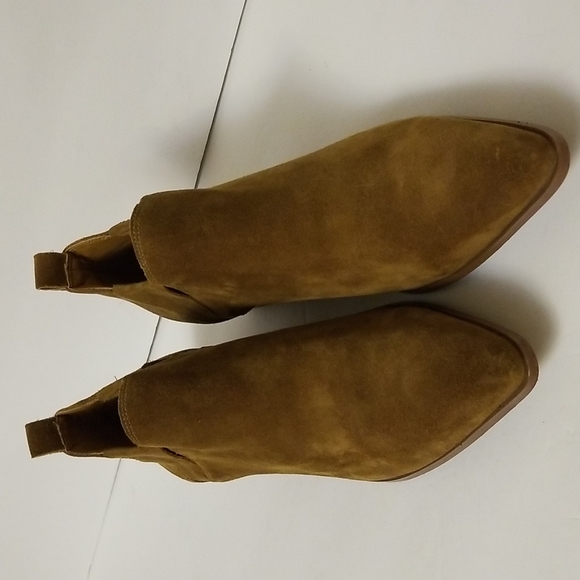 Kendall & Kylie Shoes - Kendall & Kylie tan suede booties, size  10.